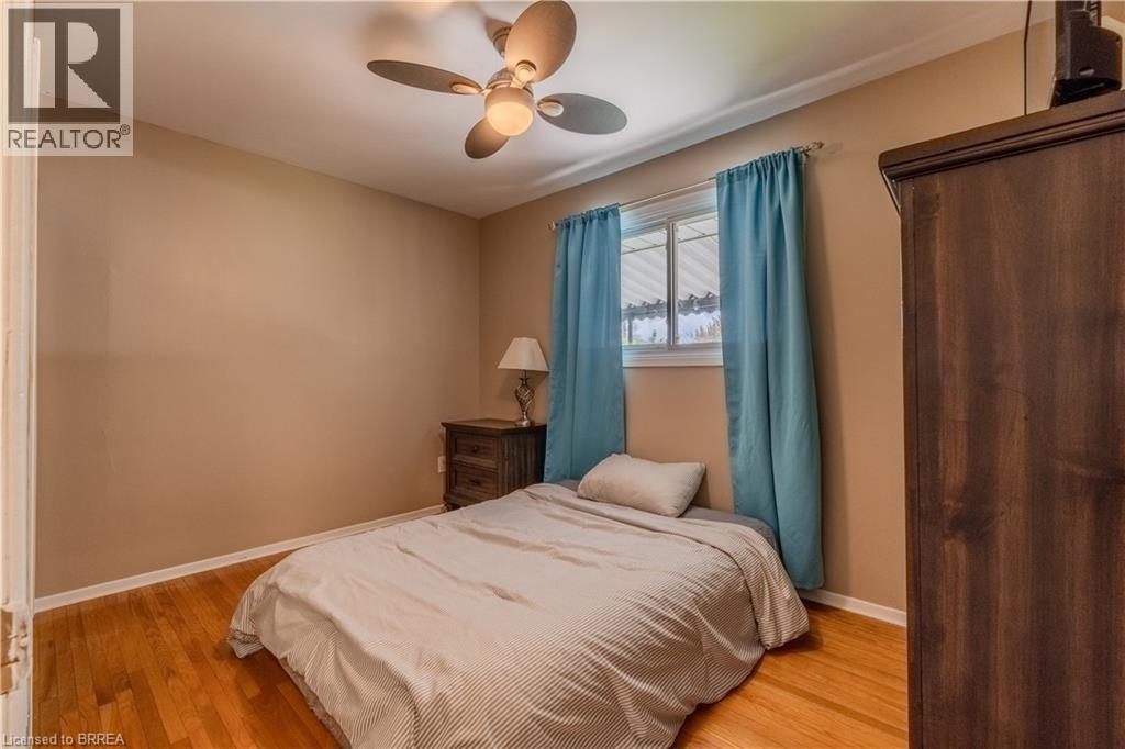 Photo 25 of 43 Linden Avenue, Brantford ON