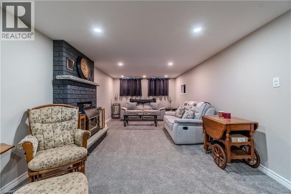 Photo 33 of 43 Linden Avenue, Brantford ON