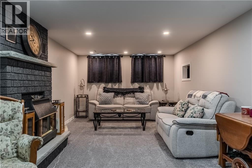 Photo 26 of 43 Linden Avenue, Brantford ON