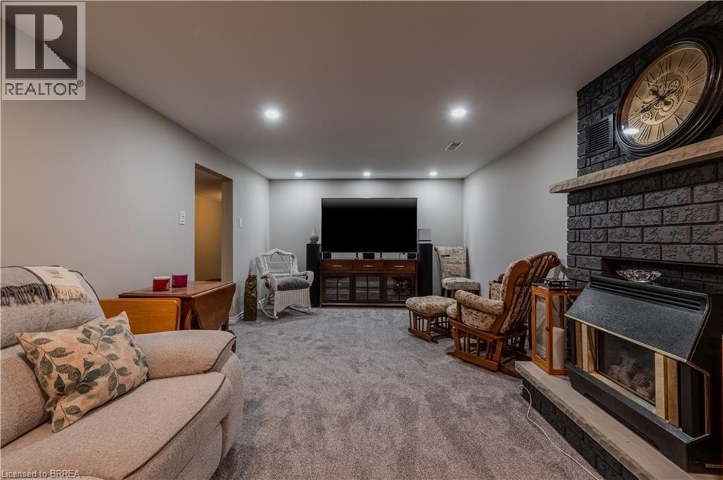Photo 21 of 43 Linden Avenue, Brantford ON