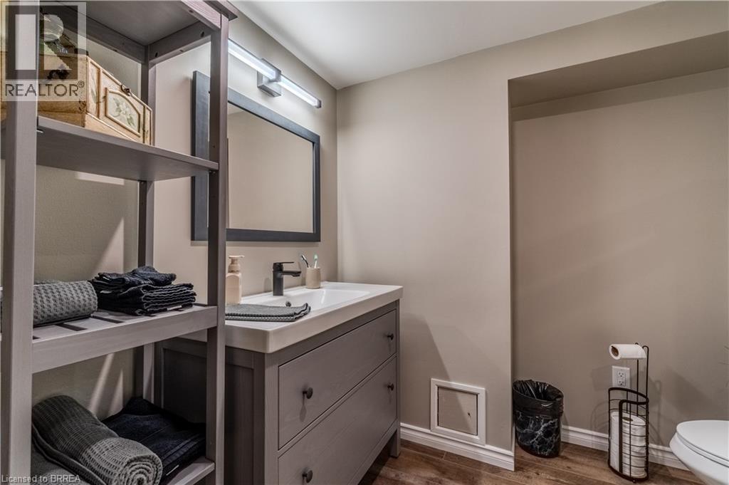 Photo 18 of 43 Linden Avenue, Brantford ON