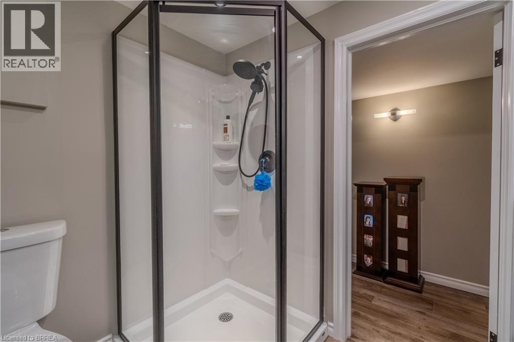 Photo 22 of 43 Linden Avenue, Brantford ON