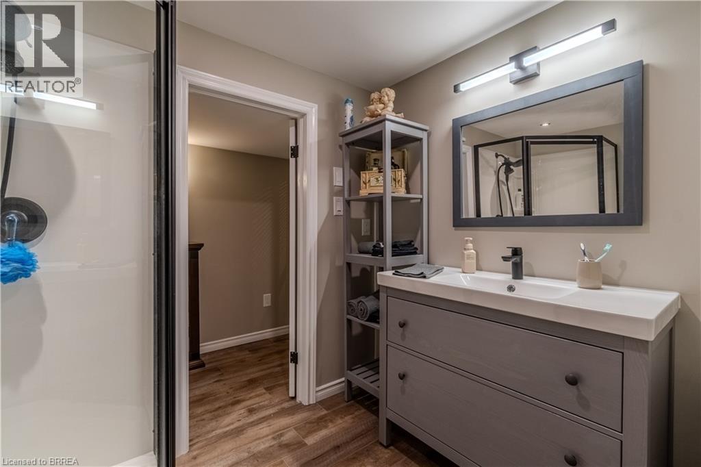 Photo 16 of 43 Linden Avenue, Brantford ON