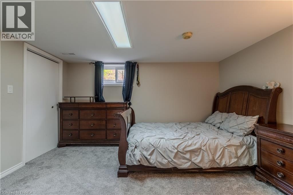 Photo 17 of 43 Linden Avenue, Brantford ON
