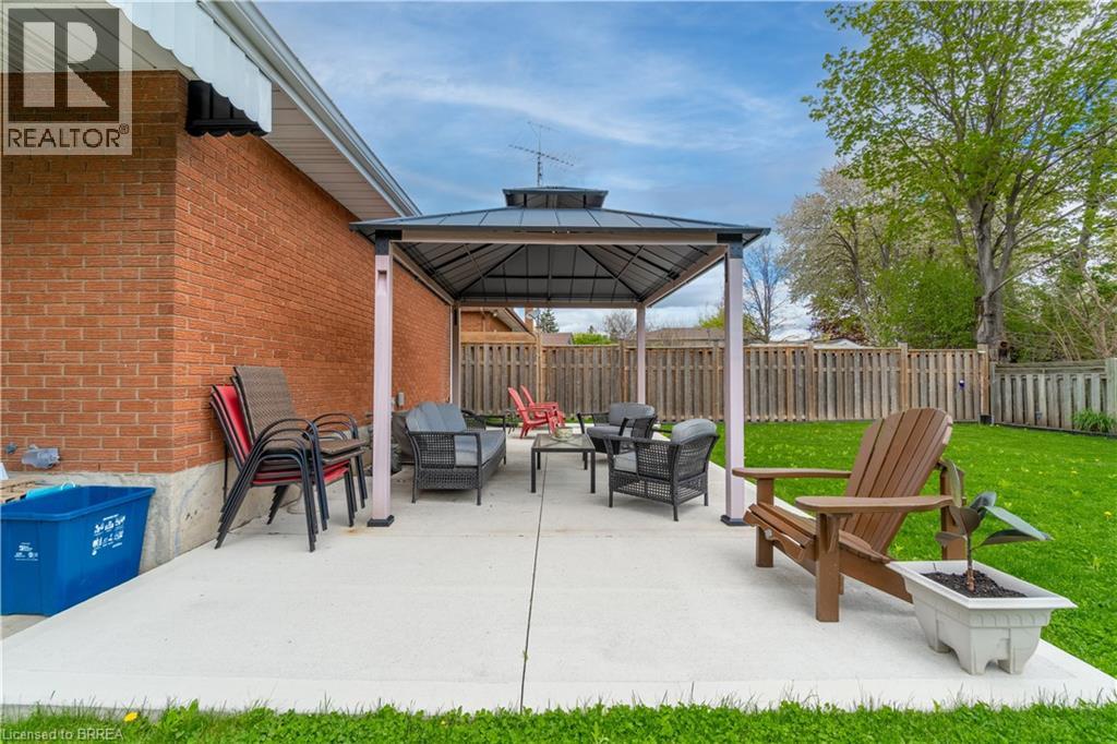Photo 11 of 43 Linden Avenue, Brantford ON