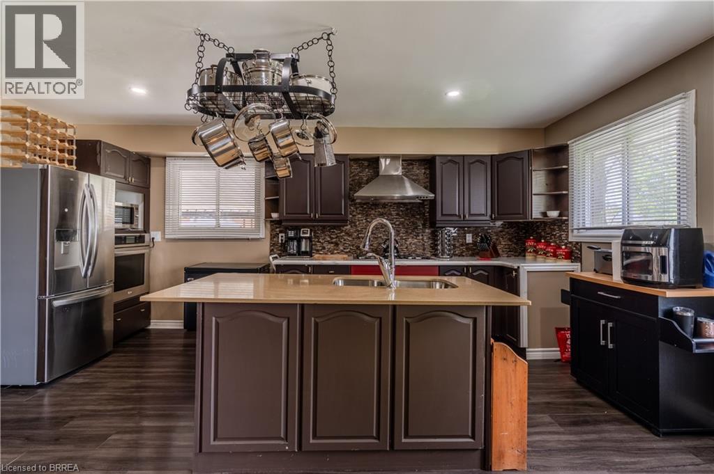 Photo 10 of 43 Linden Avenue, Brantford ON