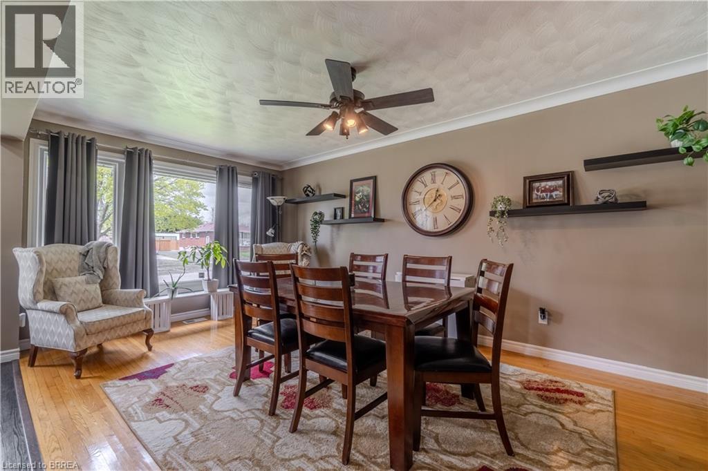 Photo 29 of 43 Linden Avenue, Brantford ON