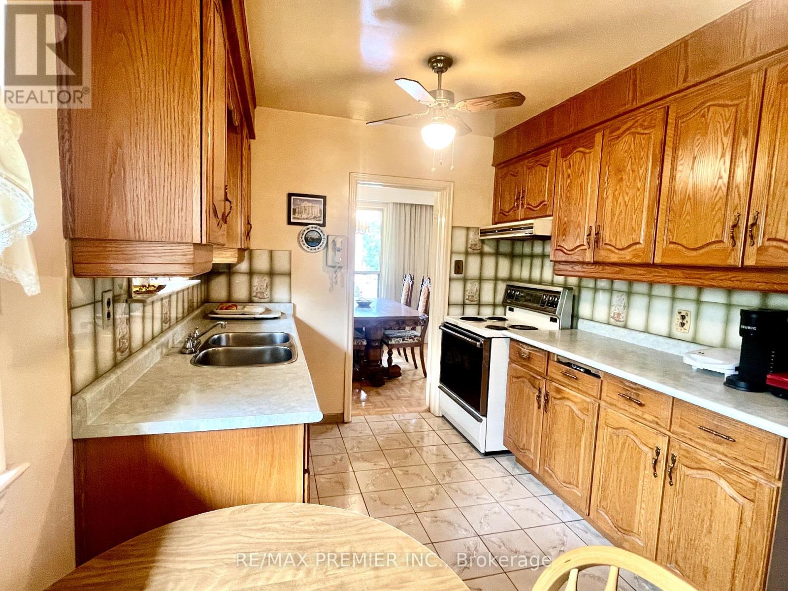 Photo 12 of 1041 Willowdale Avenue, Toronto ON