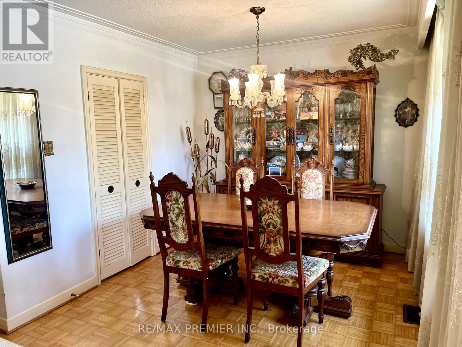 Photo 5 of 1041 Willowdale Avenue, Toronto ON