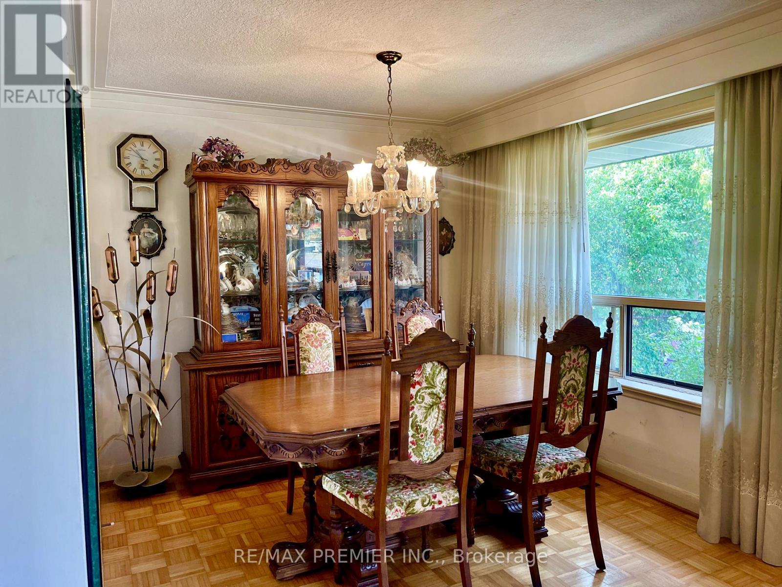 Photo 9 of 1041 Willowdale Avenue, Toronto ON