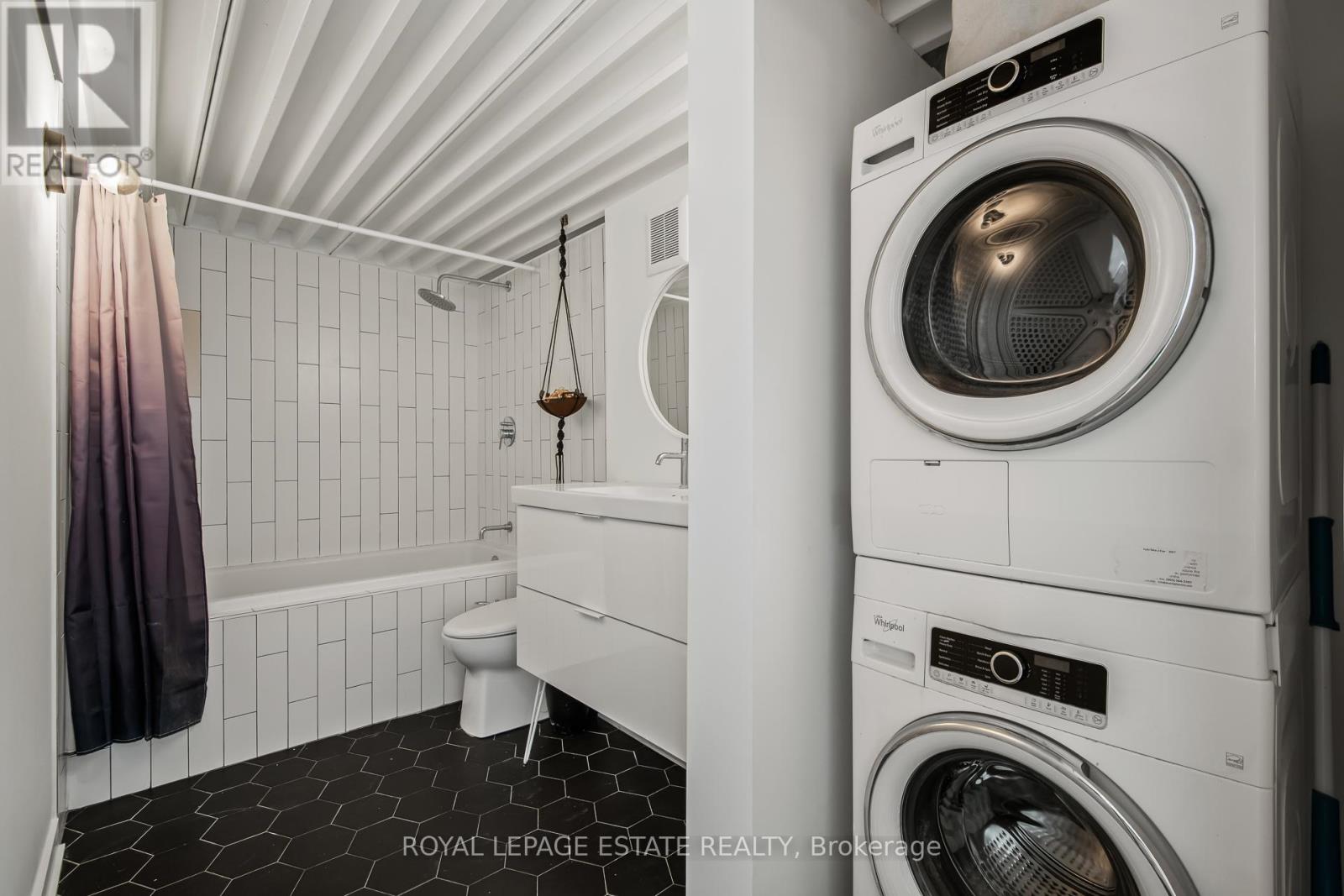 Photo 6 of 301 160 Baldwin Street, Toronto ON