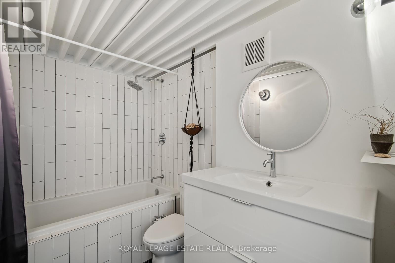 Photo 1 of 301 160 Baldwin Street, Toronto ON