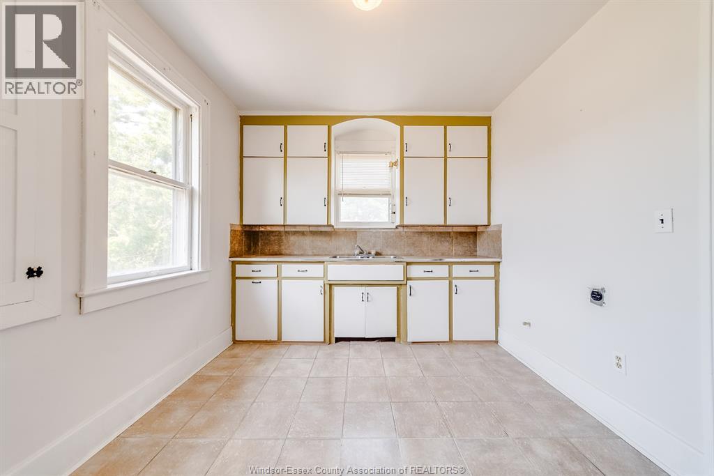 Photo 13 of 446 48 Newbury Street, Windsor ON