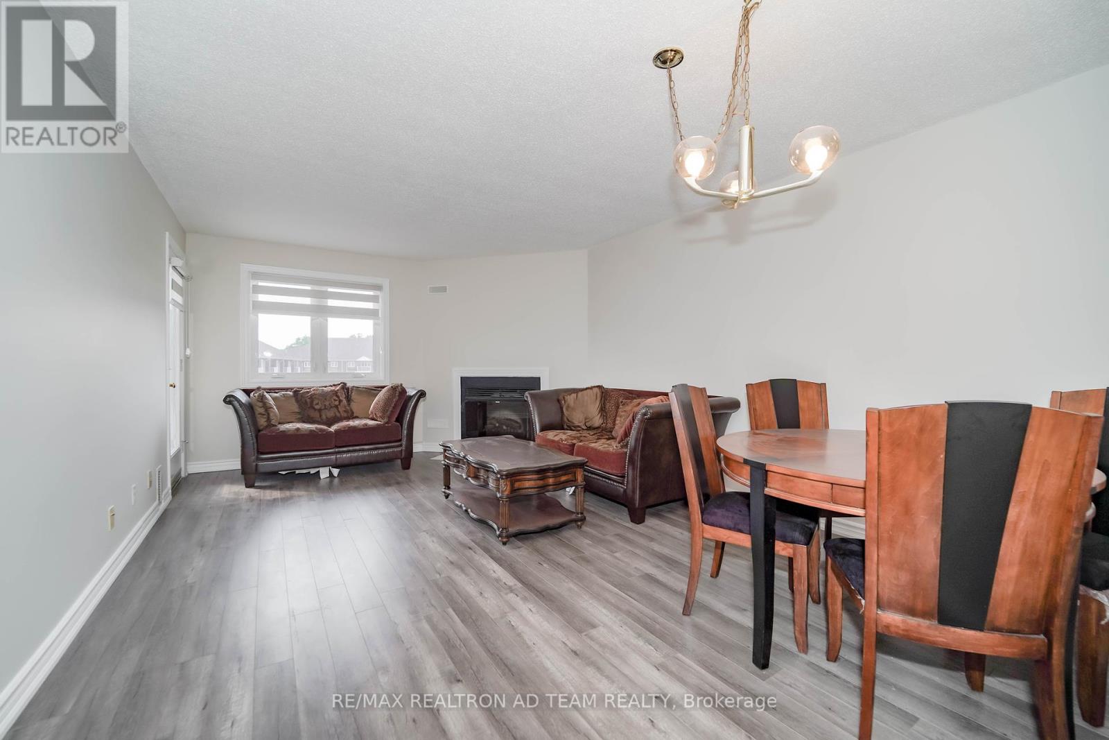 Photo 10 of 409 189 Lake Driveway W, Ajax ON
