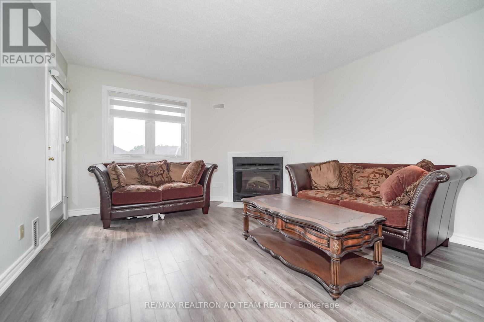 Photo 11 of 409 189 Lake Driveway W, Ajax ON