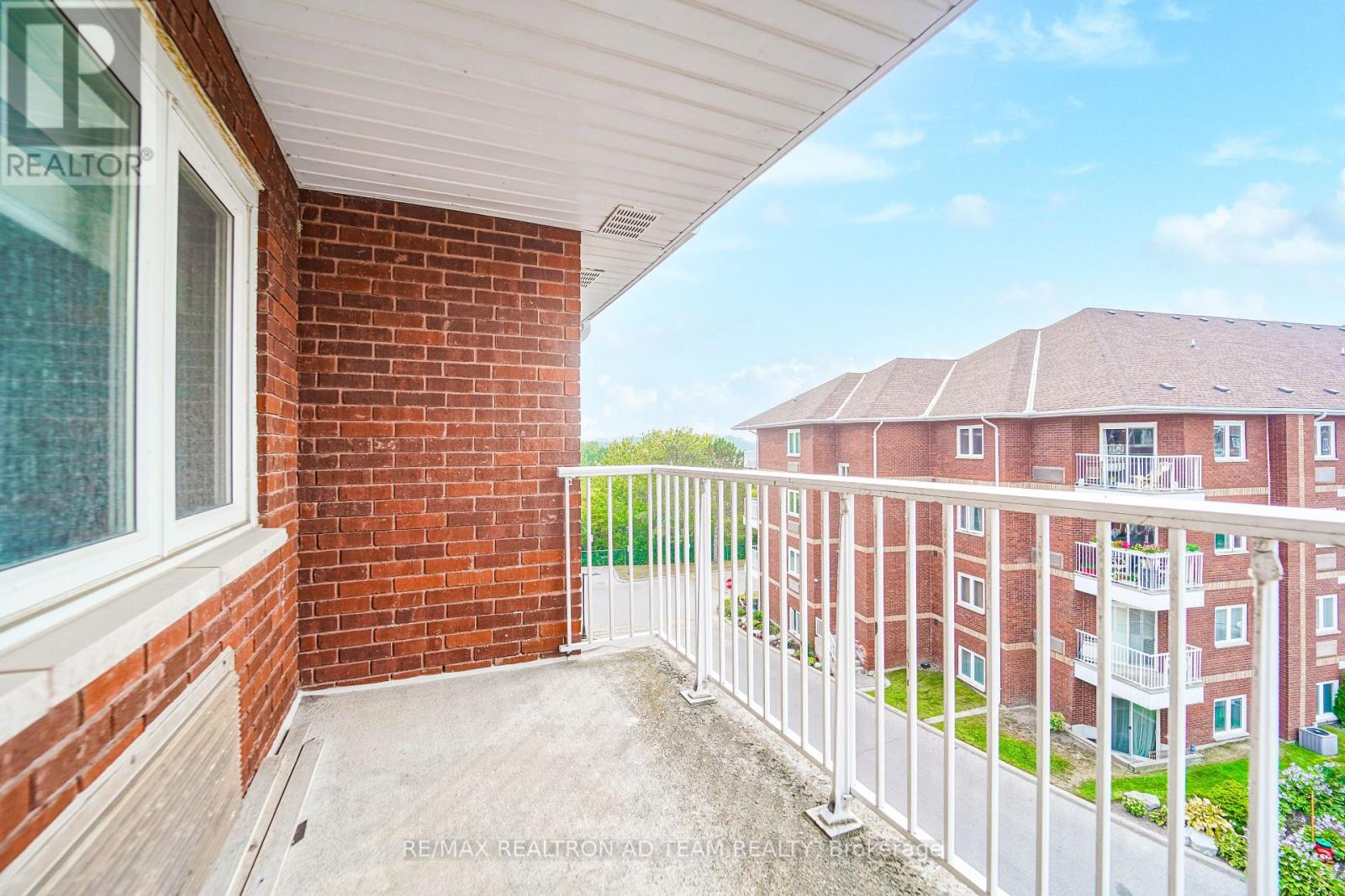 Photo 18 of 409 189 Lake Driveway W, Ajax ON