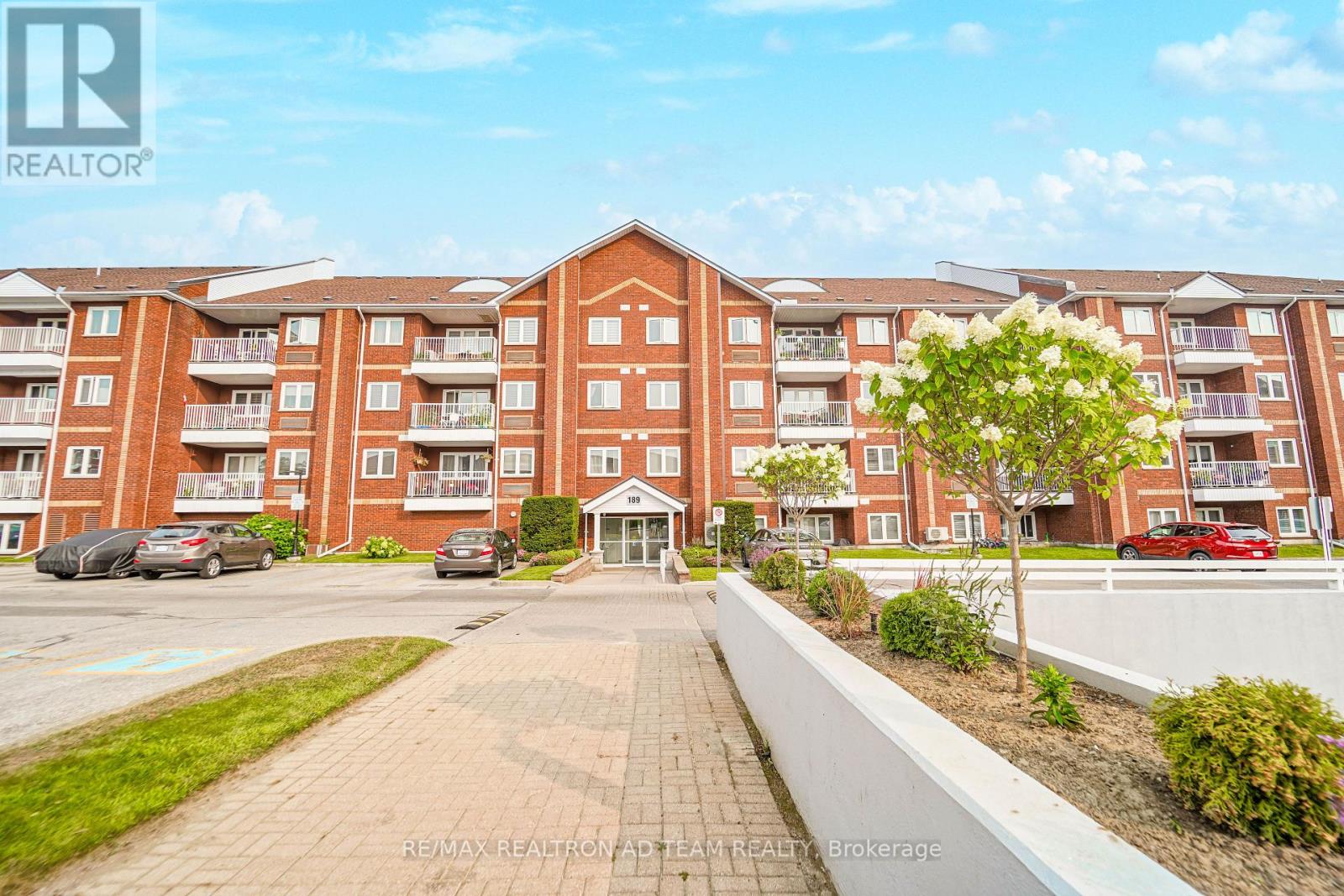 Photo 2 of 409 189 Lake Driveway W, Ajax ON