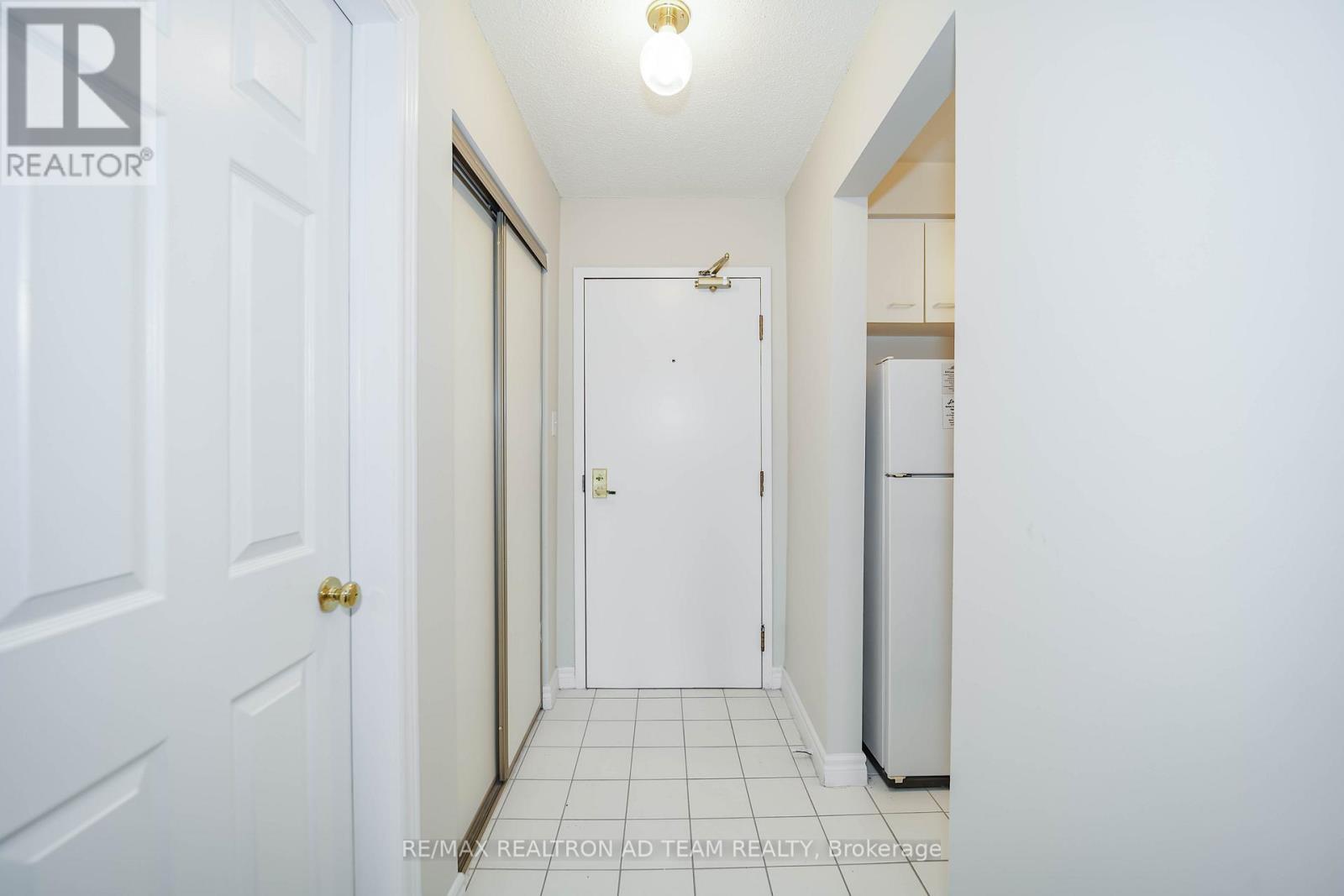Photo 6 of 409 189 Lake Driveway W, Ajax ON