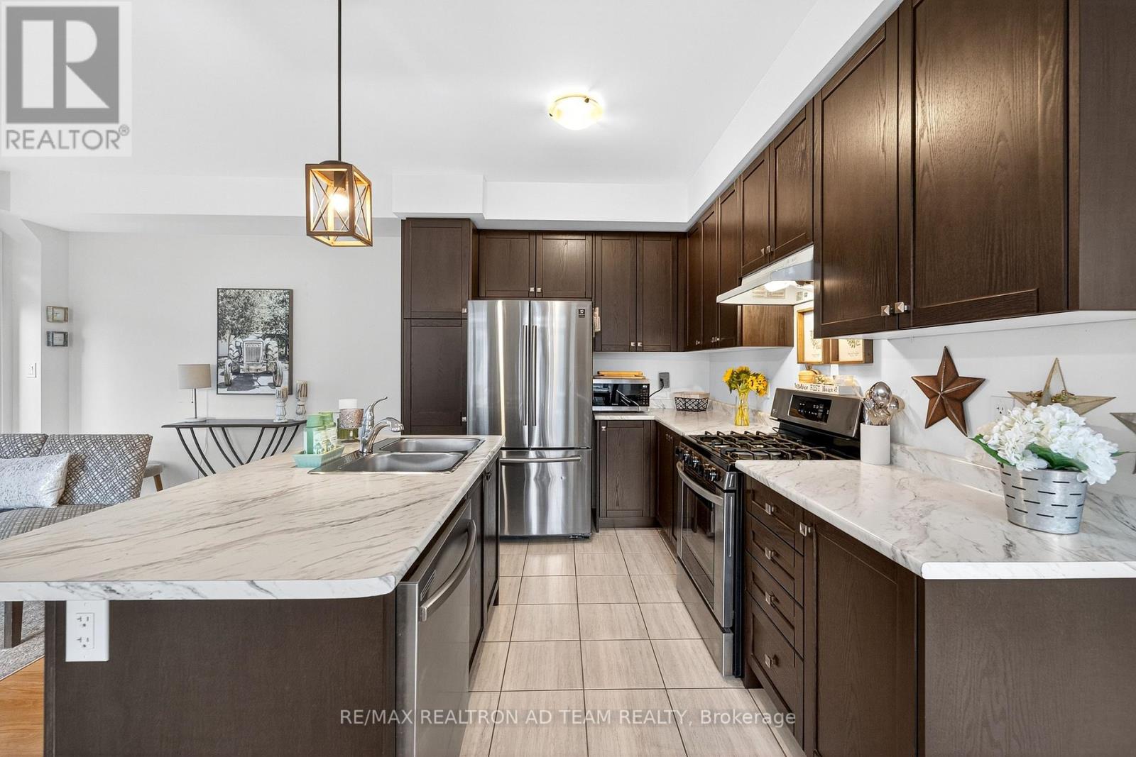 Photo 9 of 1153 Enchanted Crescent, Pickering ON