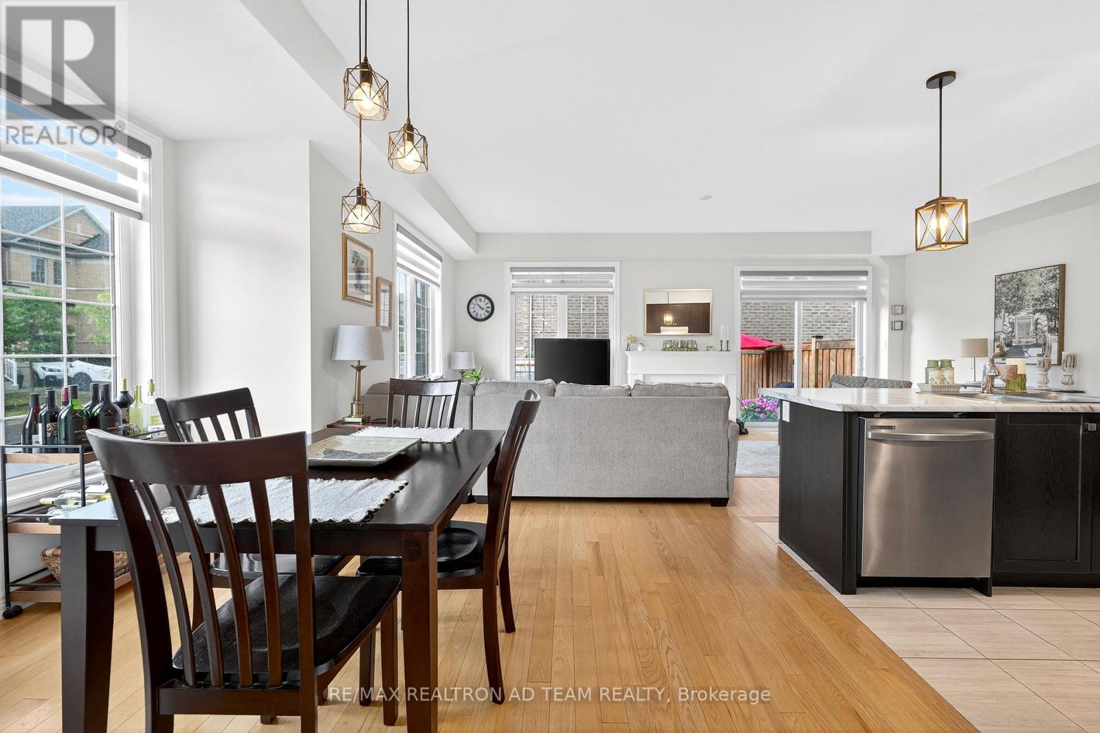 Photo 6 of 1153 Enchanted Crescent, Pickering ON