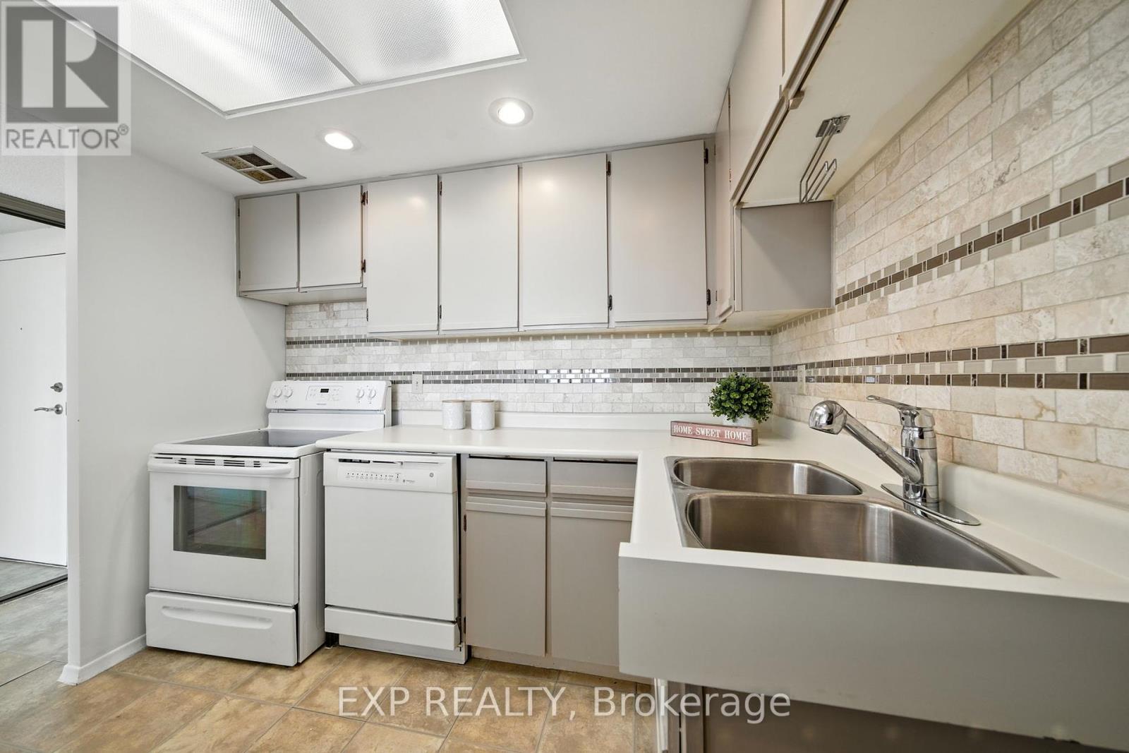 Photo 31 of 1014 10 Dean Park Road, Toronto ON