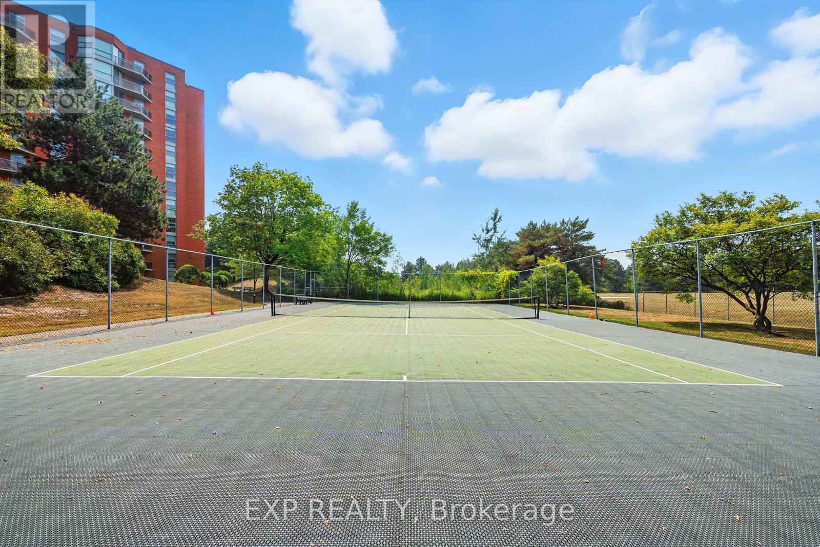 Photo 3 of 1014 10 Dean Park Road, Toronto ON