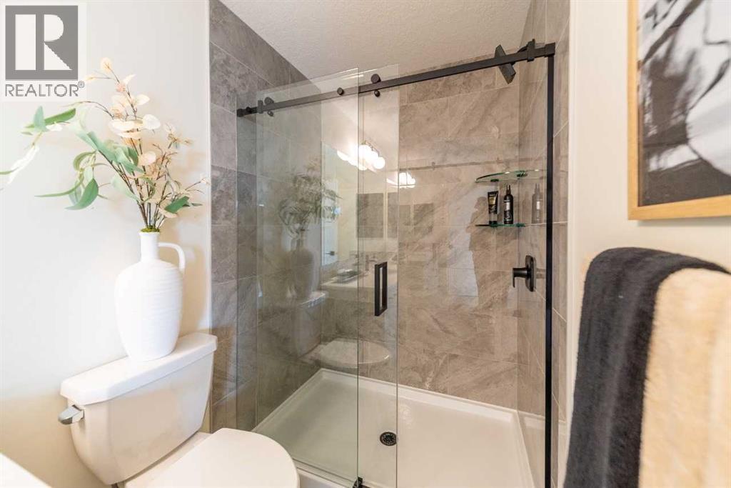 Photo 4 of 495 Lawthorn Way Se, Airdrie AB