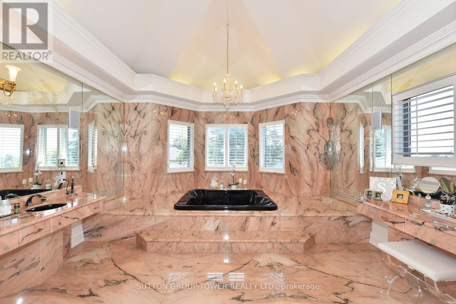 Photo 14 of 71 Delia Place, Vaughan ON