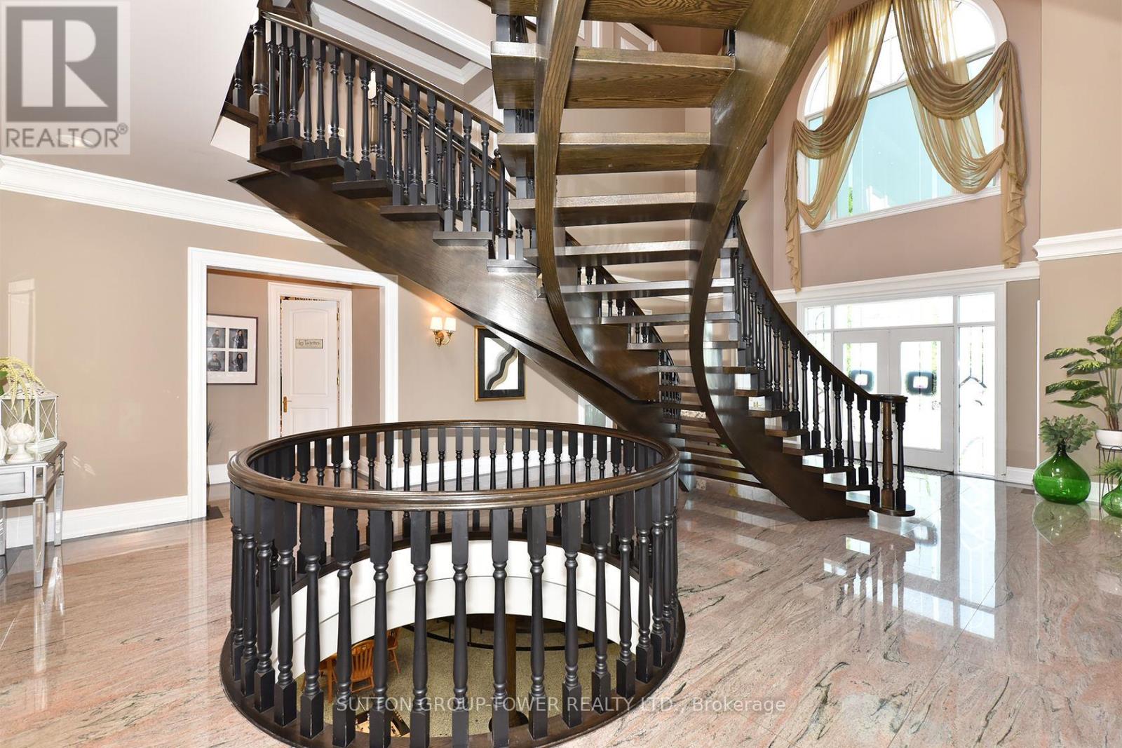 Photo 2 of 71 Delia Place, Vaughan ON