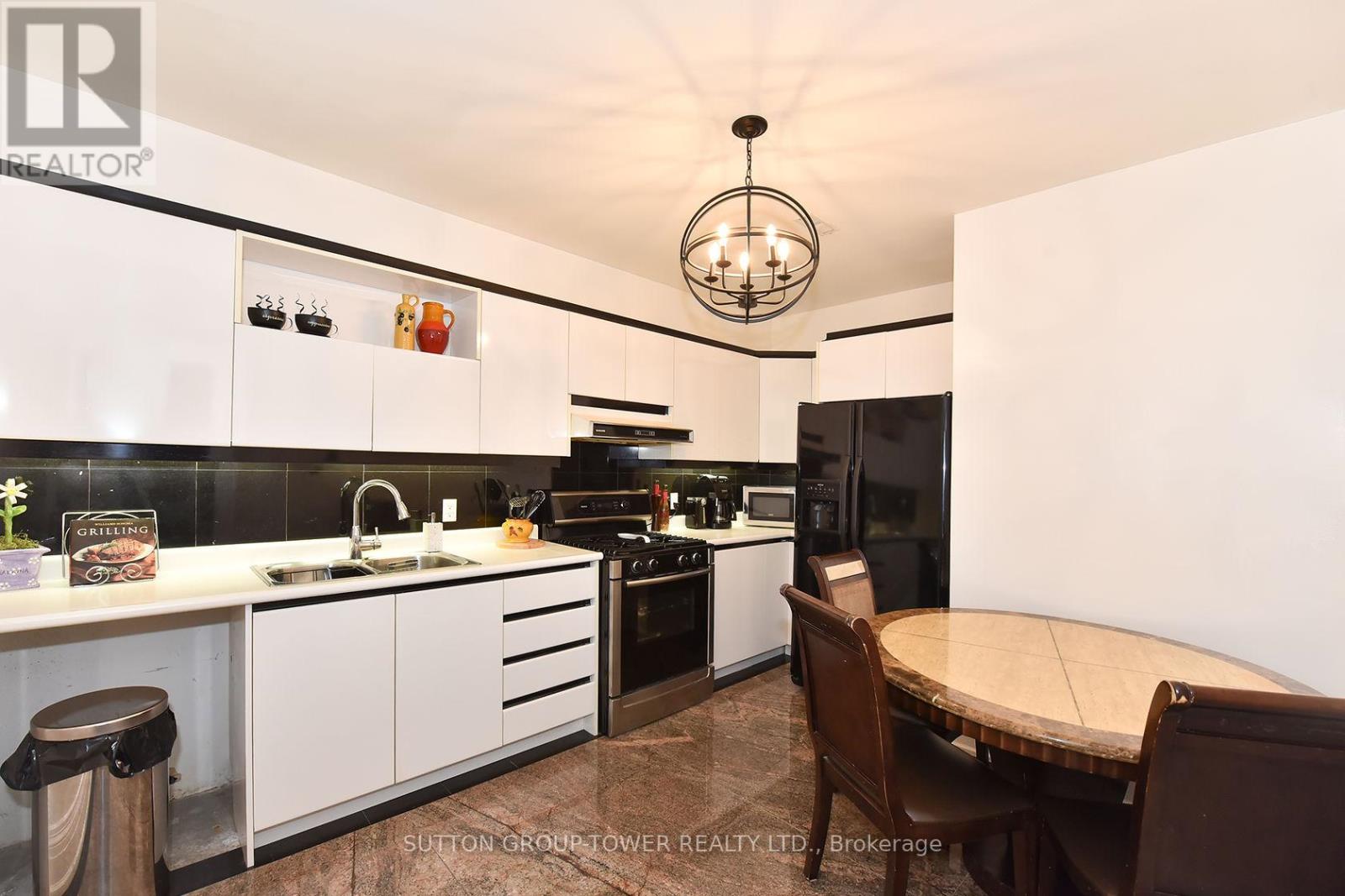 Photo 28 of 71 Delia Place, Vaughan ON