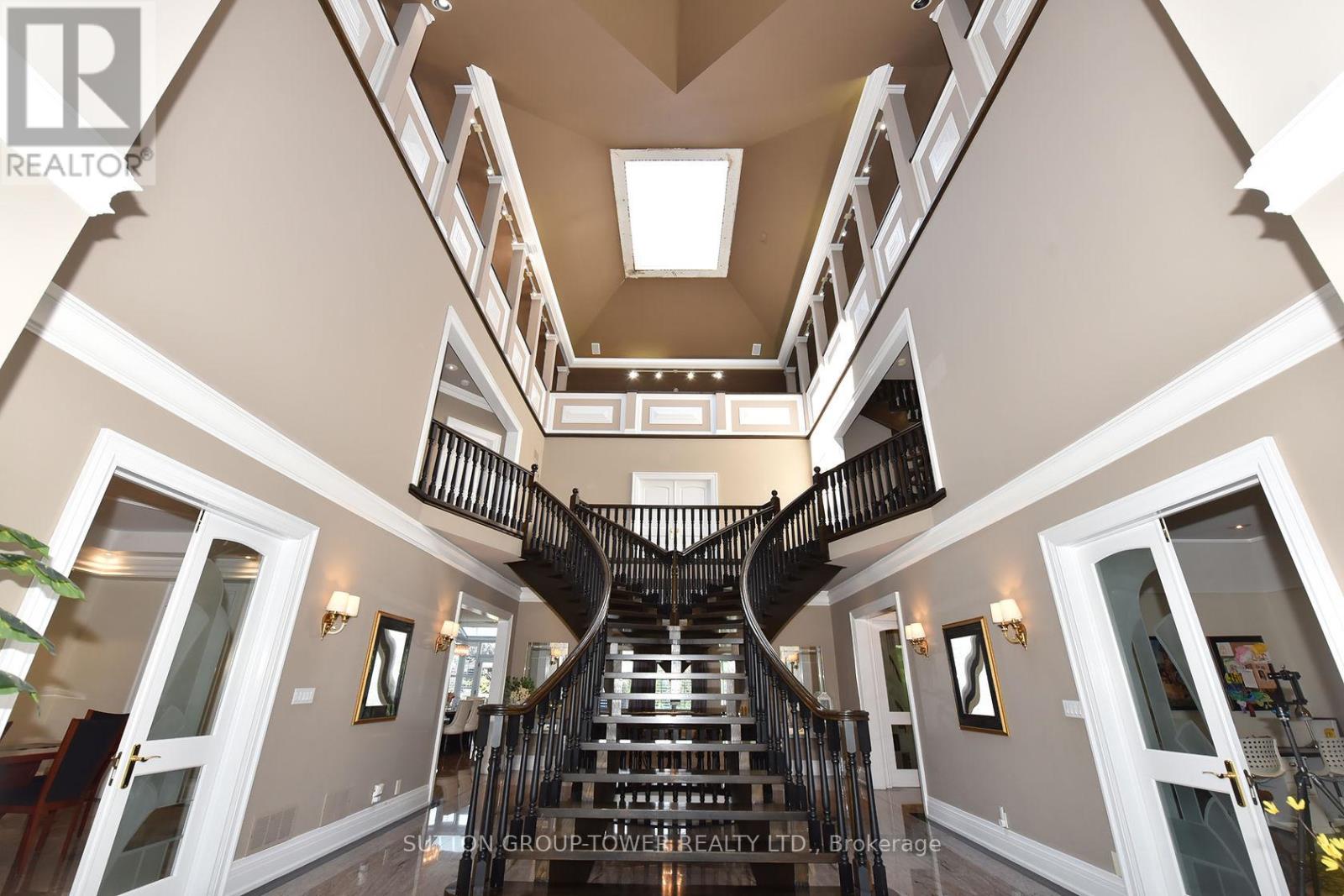 Photo 4 of 71 Delia Place, Vaughan ON