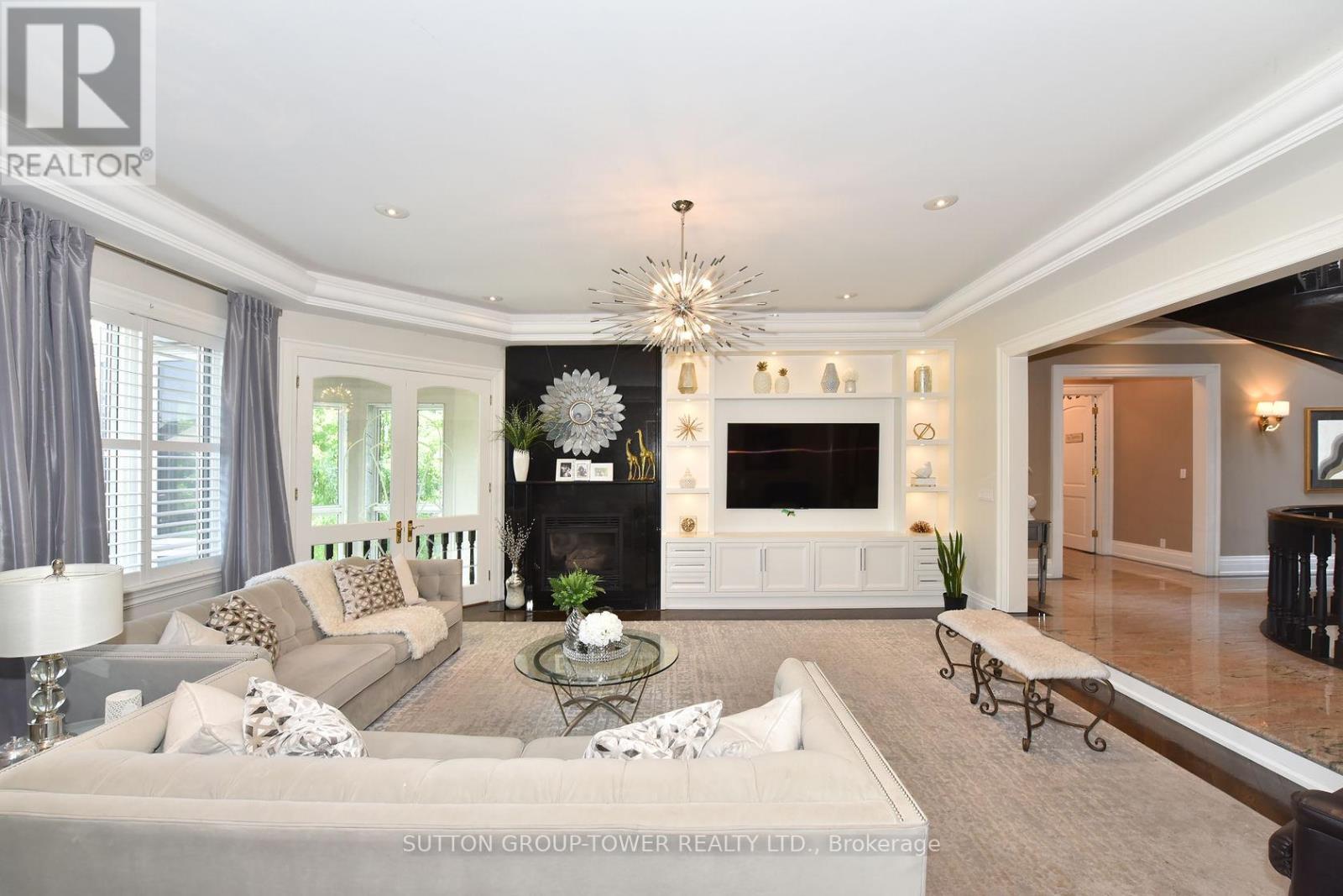 Photo 5 of 71 Delia Place, Vaughan ON