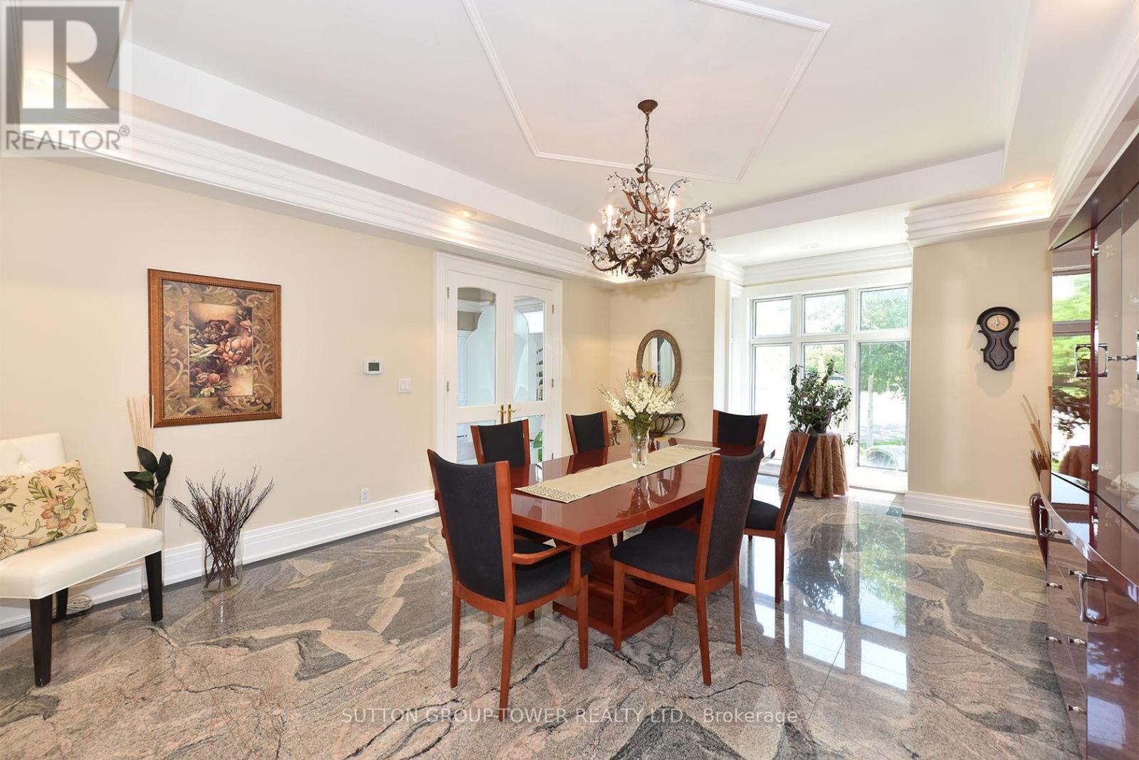 Photo 8 of 71 Delia Place, Vaughan ON