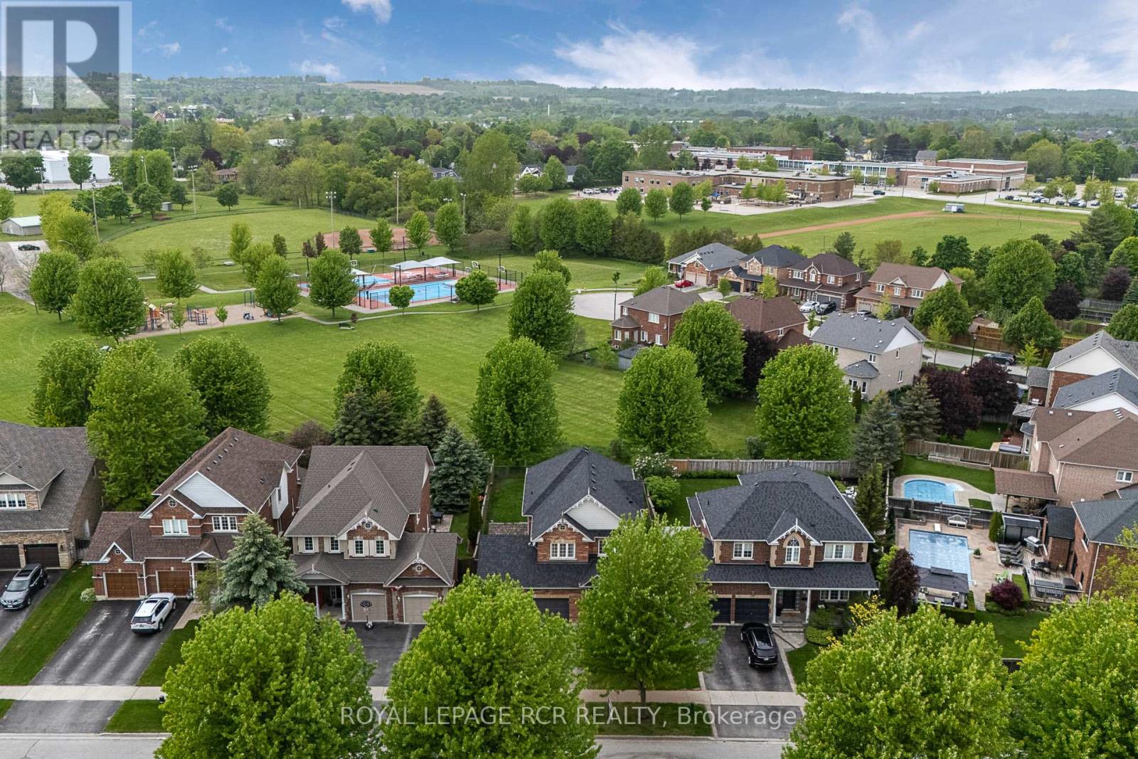 Photo 2 of 4 Caseton Crescent, Uxbridge ON
