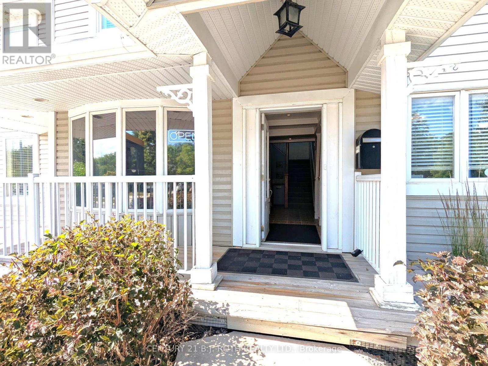 Photo 12 of 888 Innisfil Beach Road, Innisfil ON