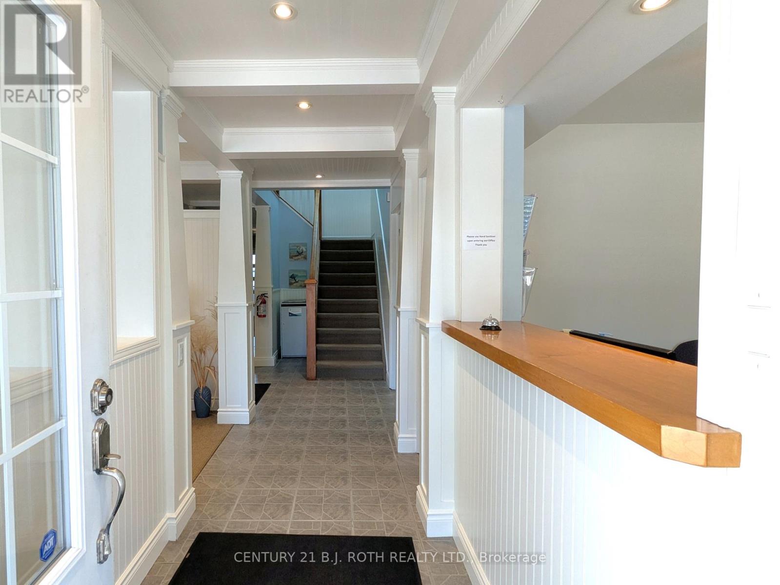 Photo 18 of 888 Innisfil Beach Road, Innisfil ON