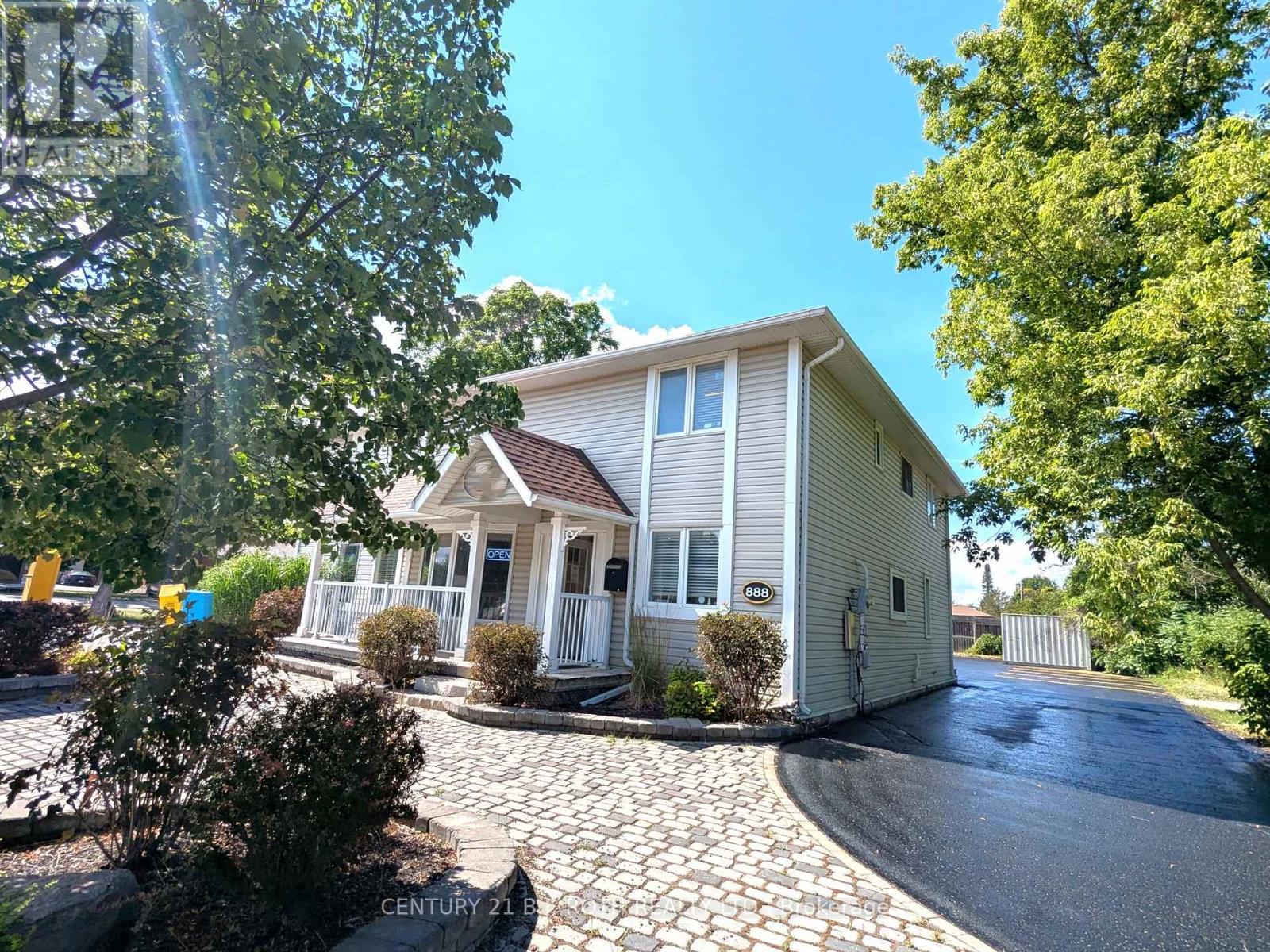 Photo 1 of 888 Innisfil Beach Road, Innisfil ON