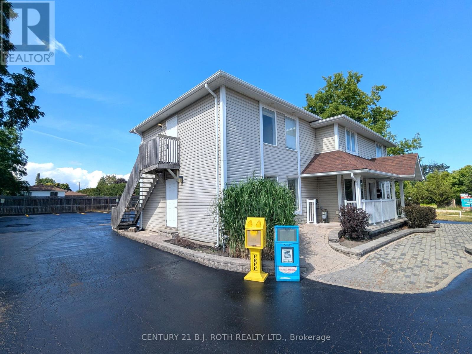 Photo 23 of 888 Innisfil Beach Road, Innisfil ON