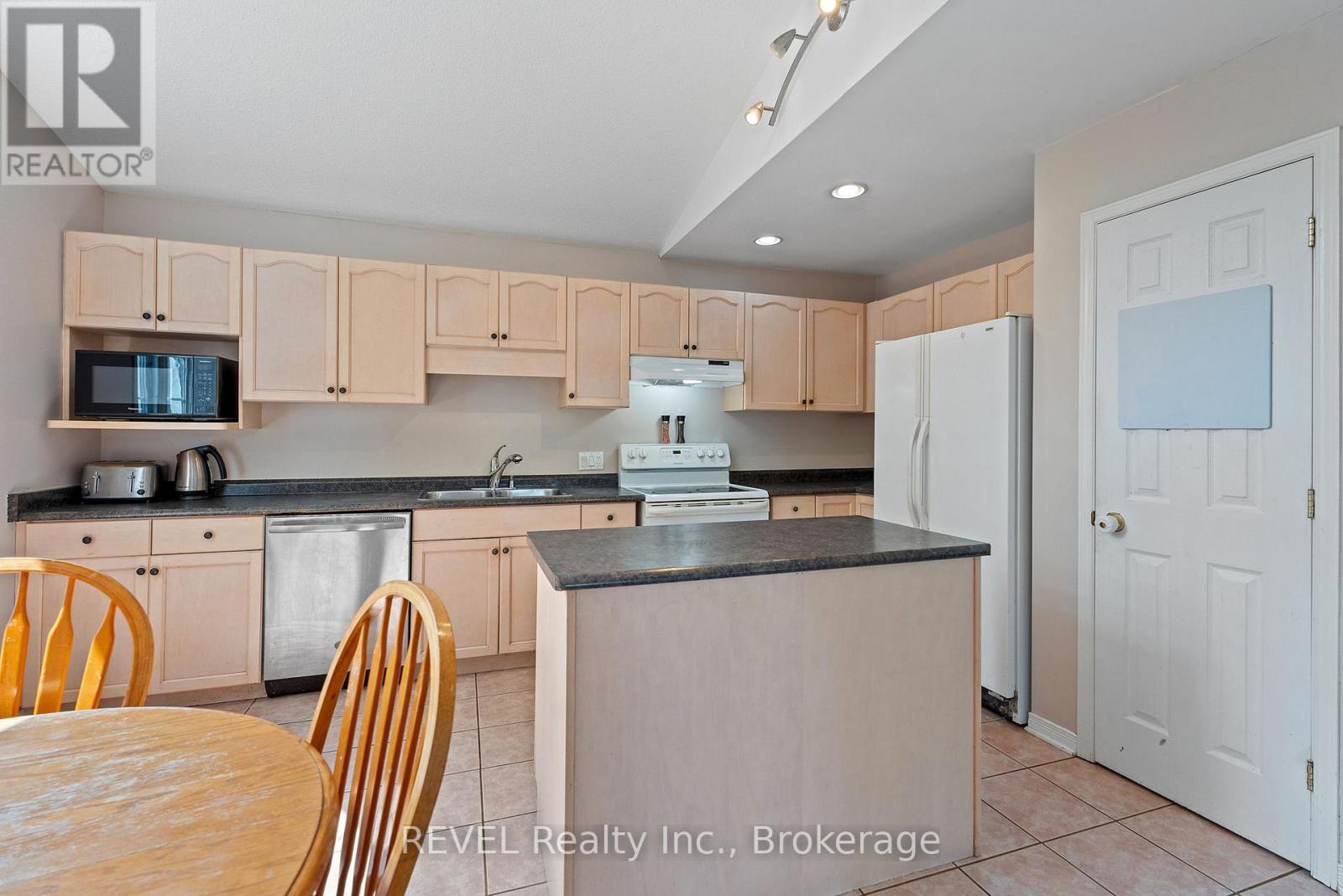 Photo 10 of 566 Albany Street, Fort Erie ON