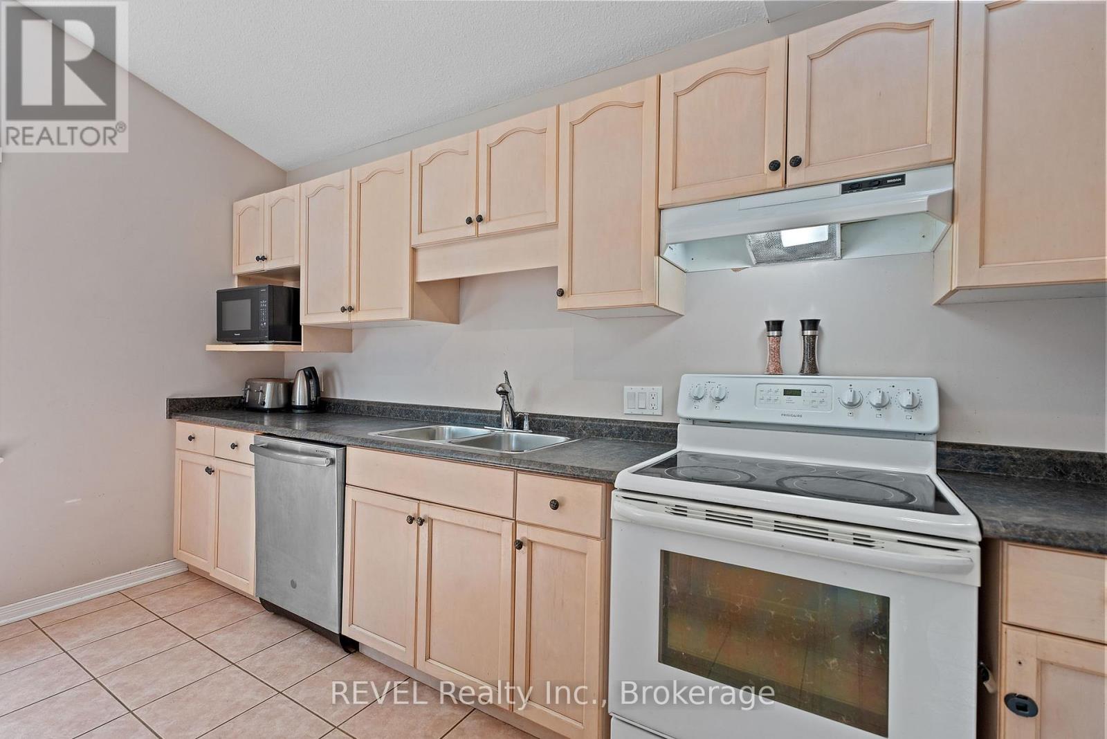Photo 11 of 566 Albany Street, Fort Erie ON