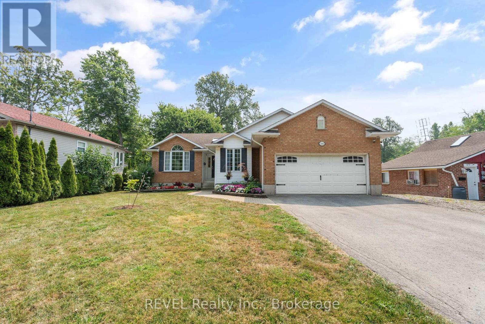 Photo 2 of 566 Albany Street, Fort Erie ON
