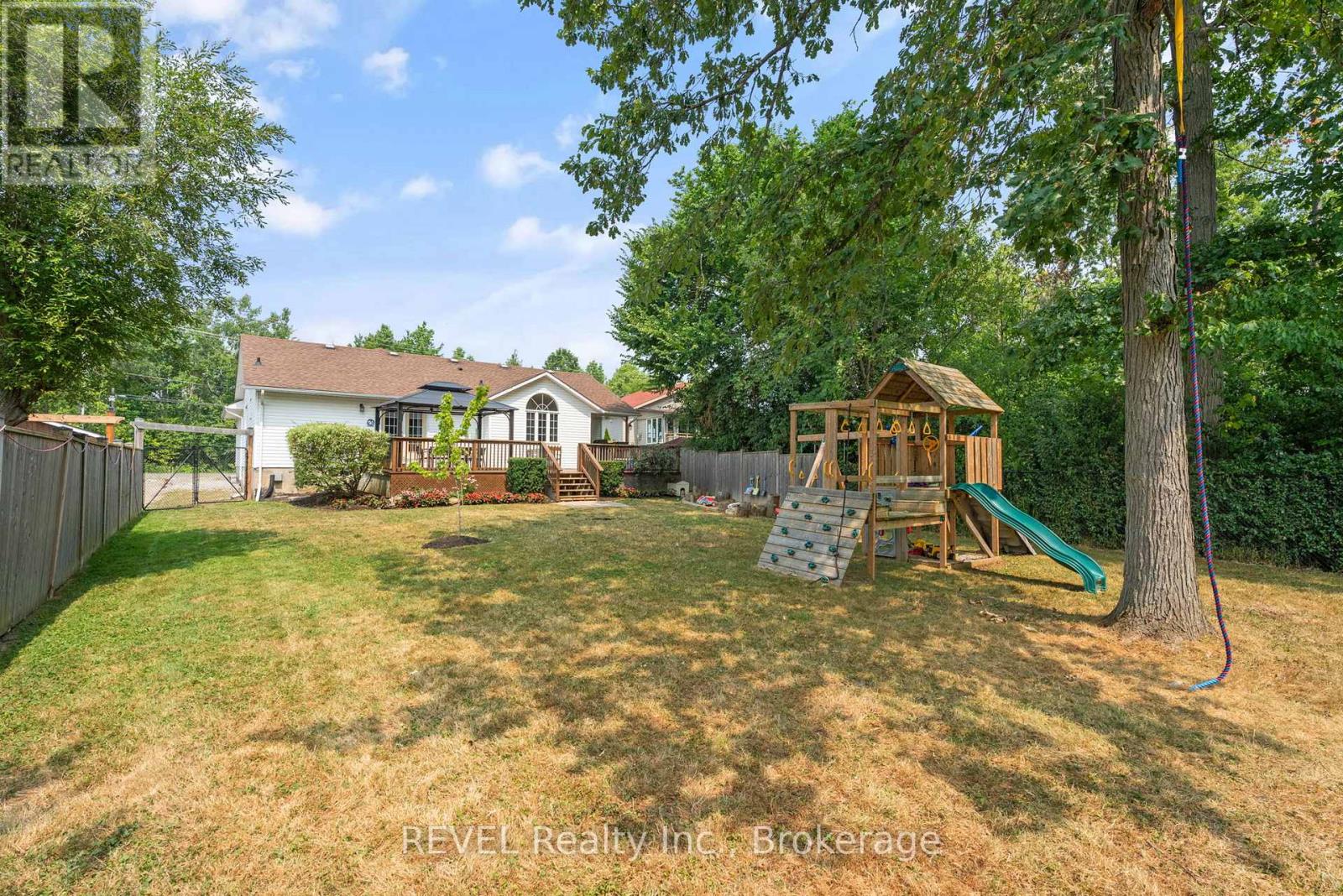 Photo 37 of 566 Albany Street, Fort Erie ON
