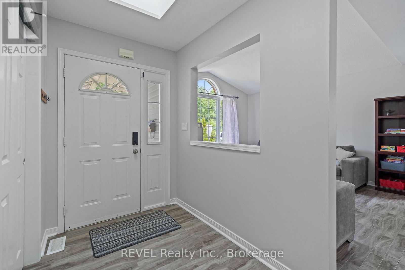 Photo 4 of 566 Albany Street, Fort Erie ON