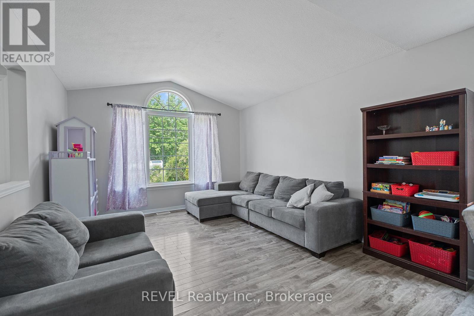 Photo 5 of 566 Albany Street, Fort Erie ON