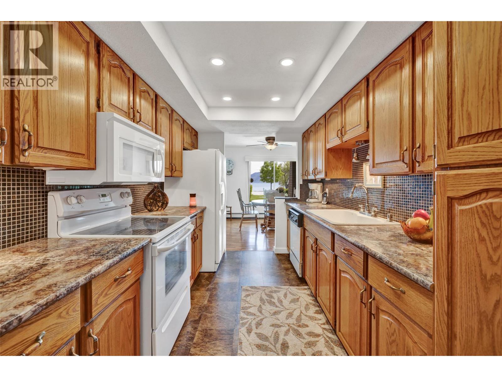 104 4340A Beach Avenue, Peachland