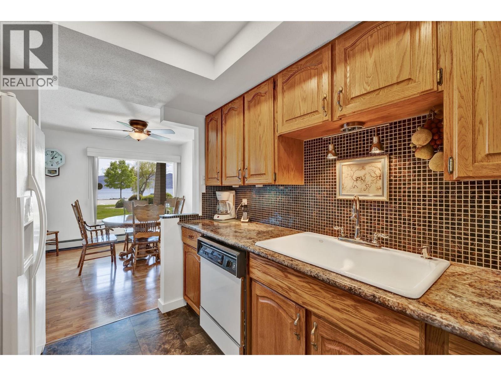 104 4340A Beach Avenue, Peachland
