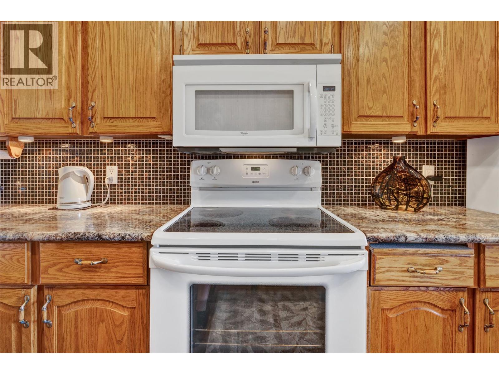 104 4340A Beach Avenue, Peachland