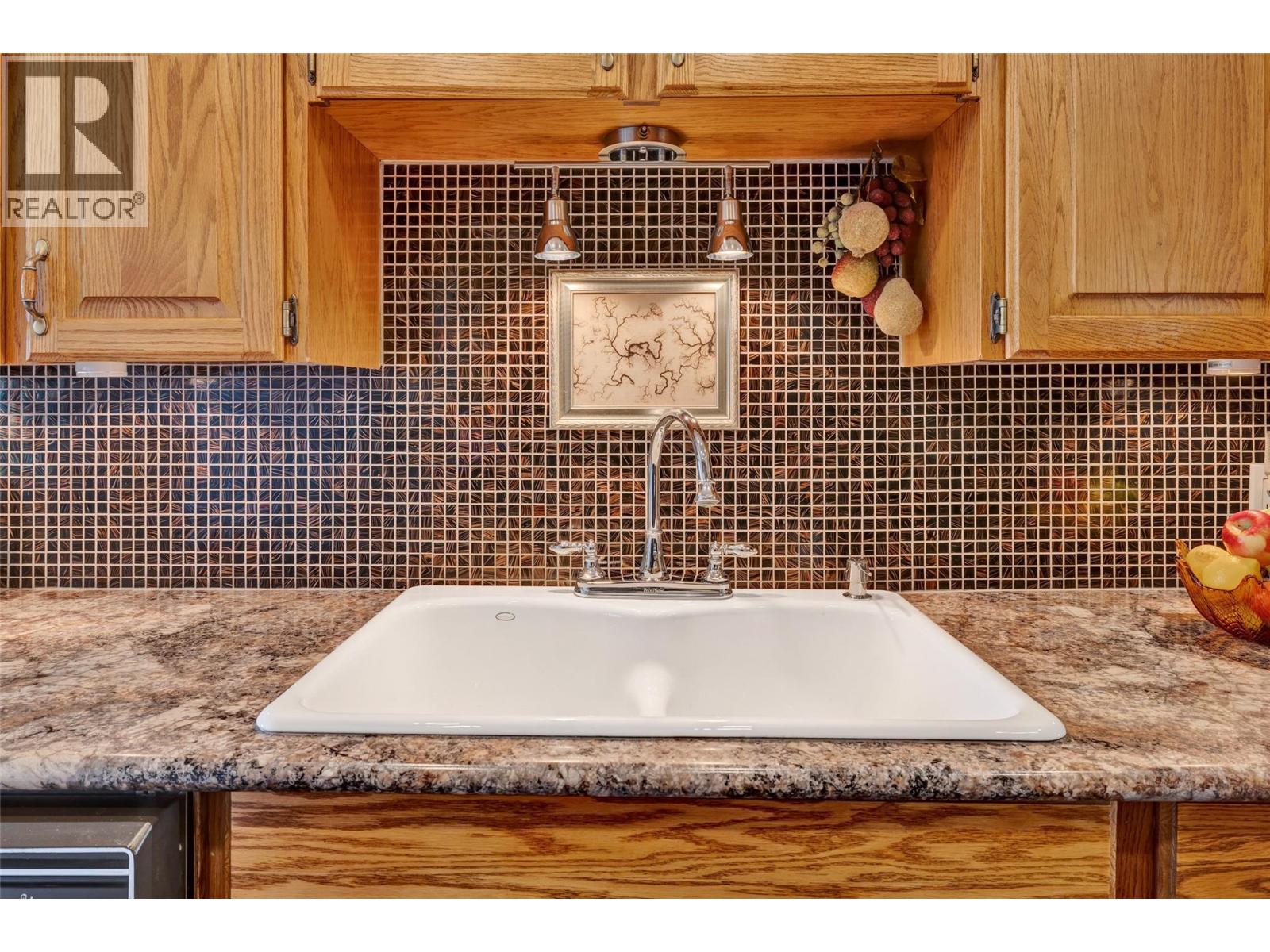 104 4340A Beach Avenue, Peachland