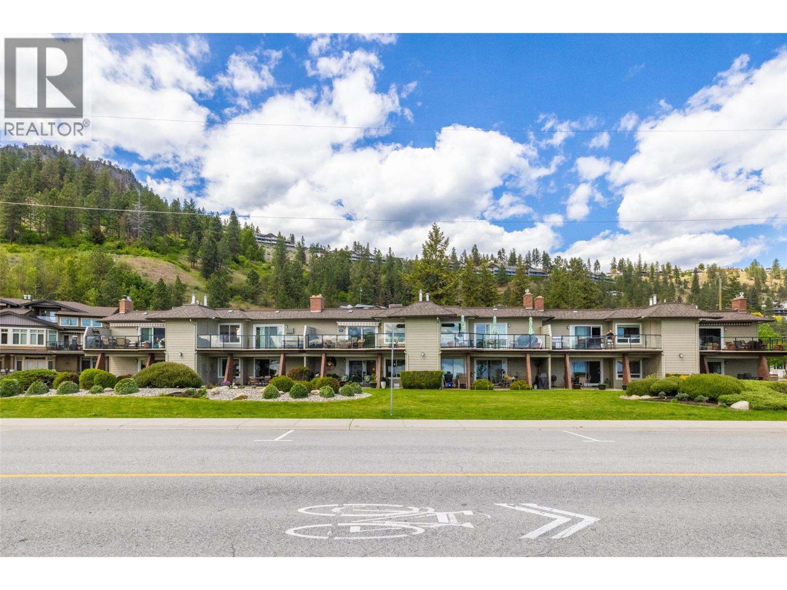 104 4340A Beach Avenue, Peachland