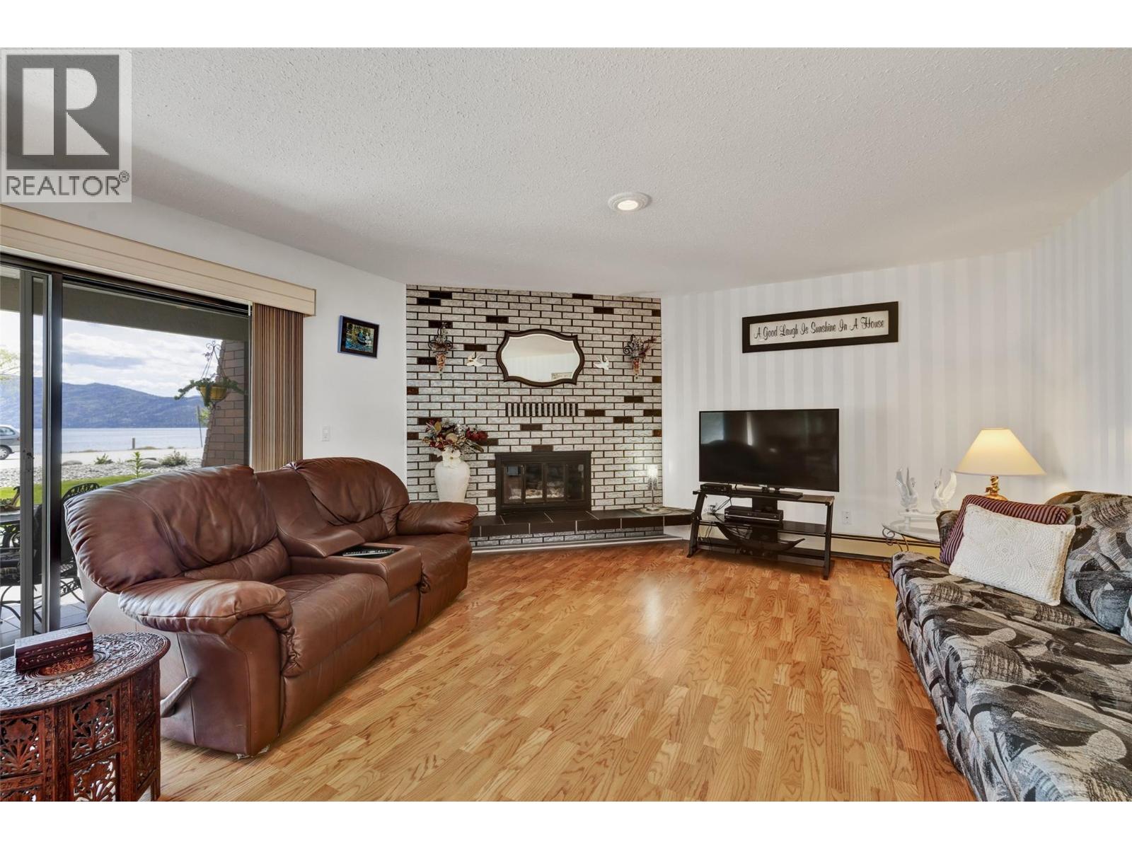 104 4340A Beach Avenue, Peachland